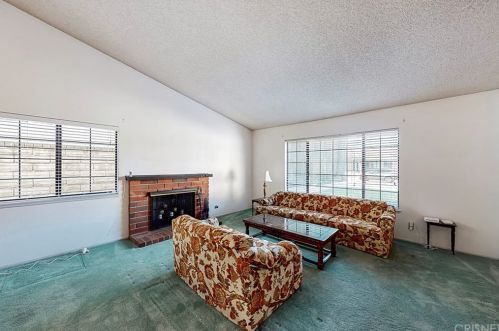 24320 Jennifer Pl, Santa Clarita, CA 91321-2310
