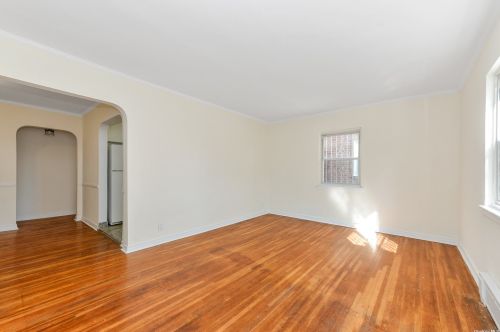 147-05 Coolidge Ave, Jamaica, NY 11435-1037