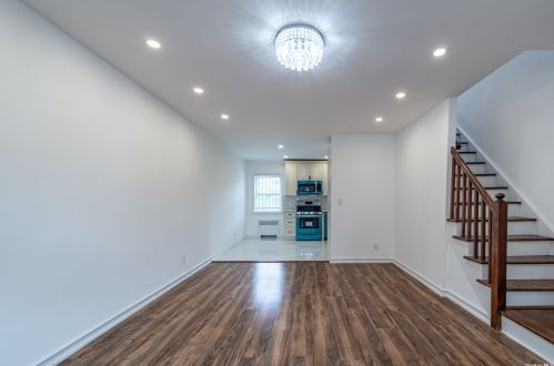 2940 Bouck Ave, Bronx, NY 10469-5211