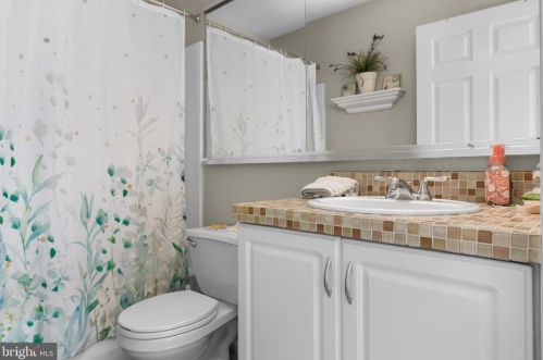 6504 Riverfront Dr, Palmyra NJ  08065-2145 exterior