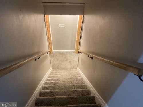 3 Dewar Dr, Trenton NJ 08620-2435 exterior