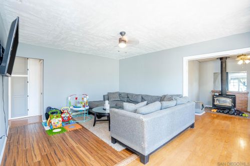 11927 Emmaus Rd, Lakeside, CA 92040-4903