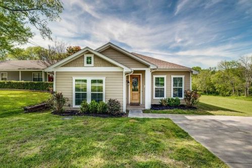 920 Givens St, Waxahachie, TX 75165-4122