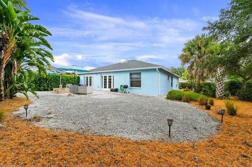 247 Stanhope Cir, Naples FL 34104-0810 exterior