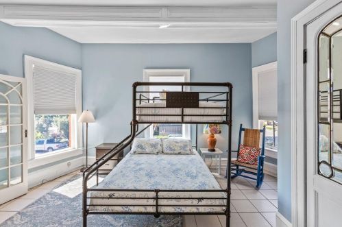 2927 Bernardo De Galvez Ave, Galveston TX 77550 exterior