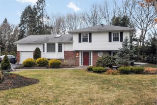 66 Brooksite Dr, Smithtown, NY 11787-4467