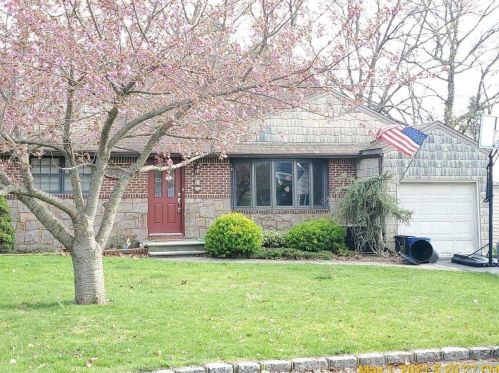 16 Shelley Pl, Huntington Station, NY 11746-3426