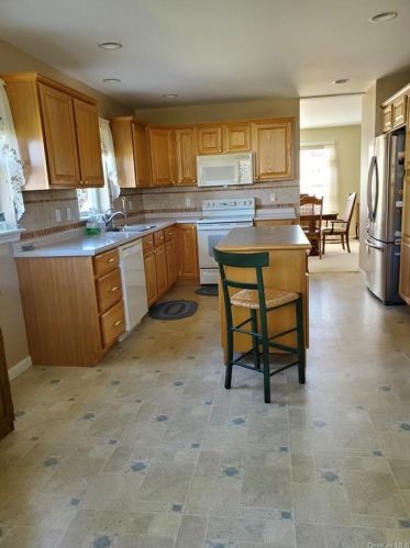 9 Equestrian Way, Poughquag NY  12570-5901 exterior