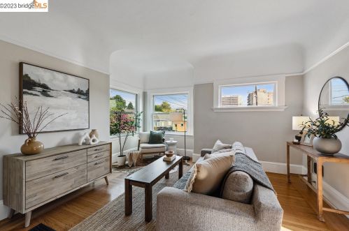 4143 Howe St, Oakland, CA 94611-5117