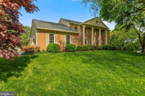 1035 Riva Ridge Dr, Great Falls, VA 22066-1615