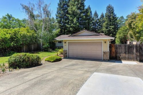 5671 Angelo Dr, Loomis, CA 95650-8726