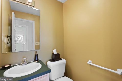56 Sherwood Cir, West Enola PA  17025-1840 exterior