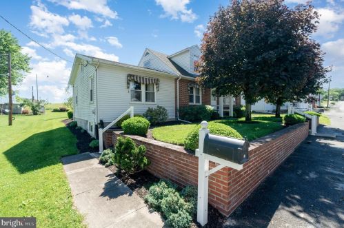38 High St, Eshcol, PA 17062-9506