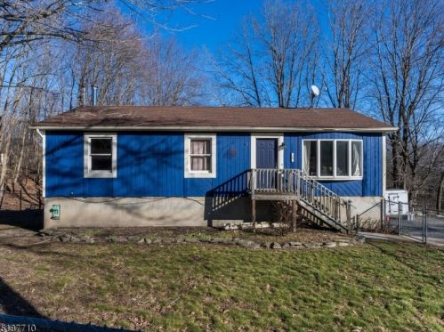 34 Deckertown Tpke, Wantage NJ  07461-2919 exterior