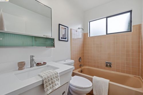 13050 Brookpark Rd, Oakland CA  94619-3504 exterior