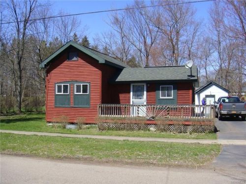 57 Union St, Gowanda, NY 14070-1024