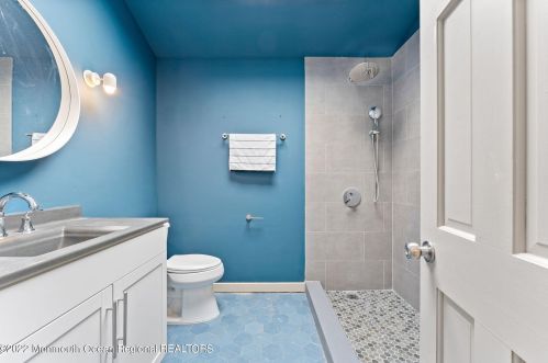 10 Mt Dr, Holmdel Village NJ  07733-1332 exterior