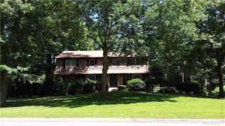 14 Loft Rd, Smithtown, NY 11787-4116