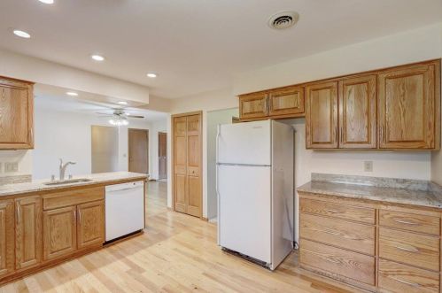 2335 Graylog Ln, Waukesha WI  53151-2921 exterior