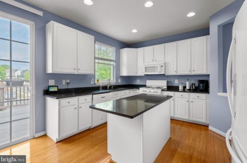 12100 Brevard Park Ct, Bristow, VA 20136-2171