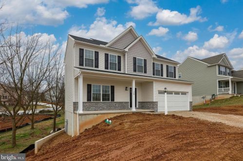 160 Payne Dr, Mount Wolf, PA 17347-9215