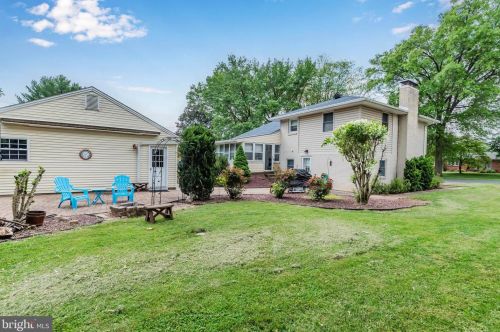 25 Oak Ave, Camp Hill, PA 17011-4237