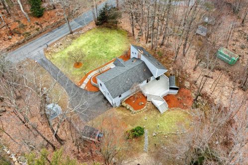 68 Hampstead Rd, Danville, NH 03819-5101