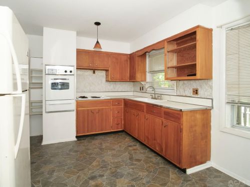 80 Star St, Iselin NJ  08830-1860 exterior
