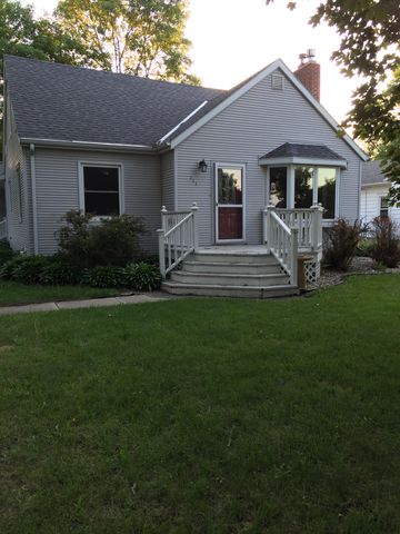 111 6th St, Prinsburg, MN 56281-9741