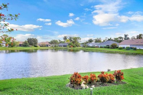 157 Versailles Cir, Naples, FL 34112-7144