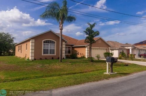 150 Brixham Ct, Kissimmee, FL 34758-4135