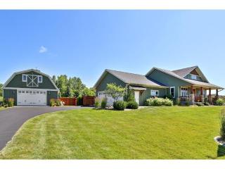 613 Schwalen Ct, Hudson, WI 54016-8319