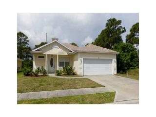 402 Briarcliff Cir, Sebastian, FL 32958-8698