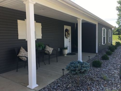 106 Hunter Ln, Brandenburg, KY 40108-8526