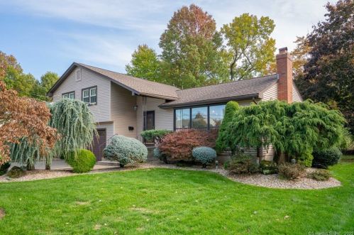 114 Kirkwood Rd, Hartford, CT 06117-2831