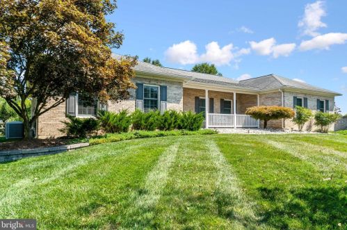 8 Joanne Ct, Bear, DE 19701-1883