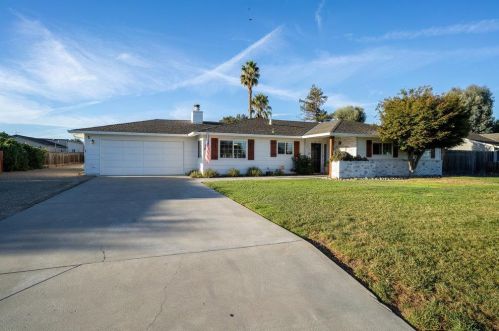 120 Jonquil Ln, Hollister, CA 95023-3109