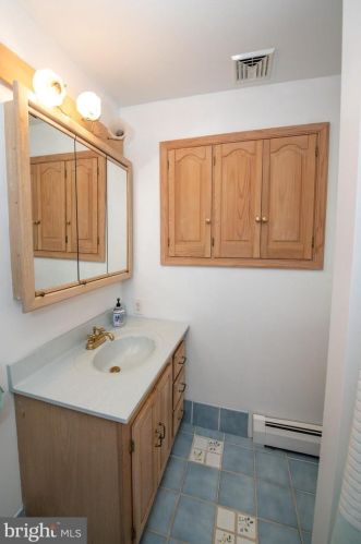 173 Marmic Dr, Southampton PA 18966-1724 exterior