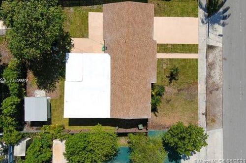 1124 70th Pl, Hialeah FL  33014-5113 exterior