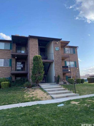 4144 Oak Meadows Dr, Salt Lake City, UT 84123-4130