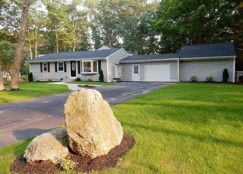 30 Highwood Dr, Coventry RI  02816-8209 exterior