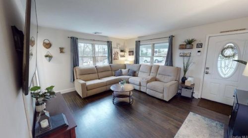 849 Warren Ave, Thornwood NY  10594-1626 exterior