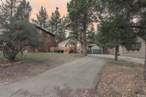 355 Cinderella Dr, Big Bear City CA  92314-9798 exterior