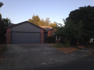 4292 Oregon Trail Ct, Salem, OR 97305-3686
