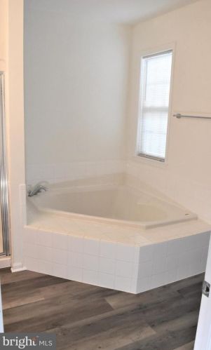 6807 Sabbarton Pl, Gainesville VA  20155-6226 exterior