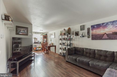 305 Cooper Ave, Camden, NJ 08107-2109