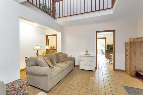 27 Bridge Rd, Upper Stepney CT  06468-2928 exterior