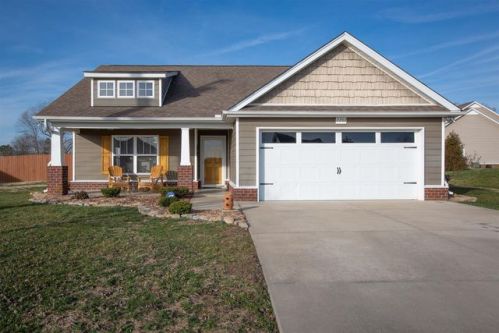 2202 Carpenter Bee Dr, Columbia, TN 38401-6229