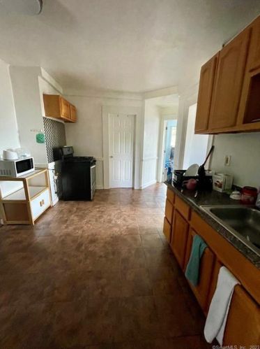 46 Leonard St, Waterbury CT  06708-3552 exterior