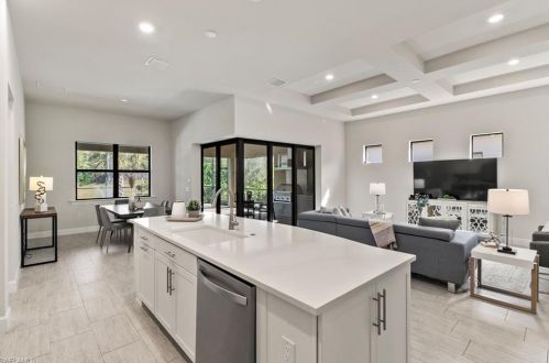 2754 Aviamar Cir, Naples FL 34114-0097 exterior